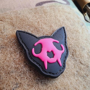 Parche de calavera de pesadilla con forma de gato, pequeño n.° 1, color rosa (brillante en la oscuridad), parche de goma 3D