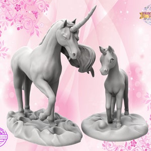 Enhörningsfamiljminiatyr | Hästar med horn-figurset | Speciell djurgåva | Diorama | 3D-utskriven | Kompanjon för TTRPG:er som DnD 5e