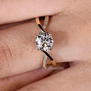 Lab Grown Diamond Round Brilliant Cut Engagement Ring: 14K Yellow Gold Twisted Shank