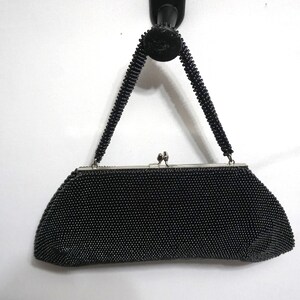 Bolso/cartera vintage de cuentas negras con marco de metal plateado