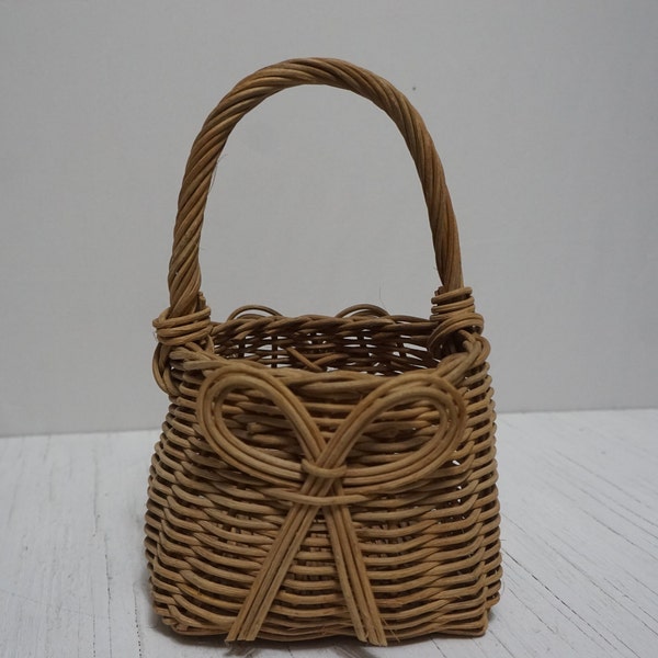Vintage Woven Wicker Basket Small Market Basket/Farmhouse/Country/French Decorative Basket with Bows