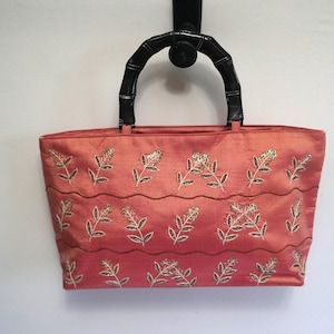 Bolso vintage bordado con lentejuelas y cuentas, con asas de carey. Bolsos con asa superior.