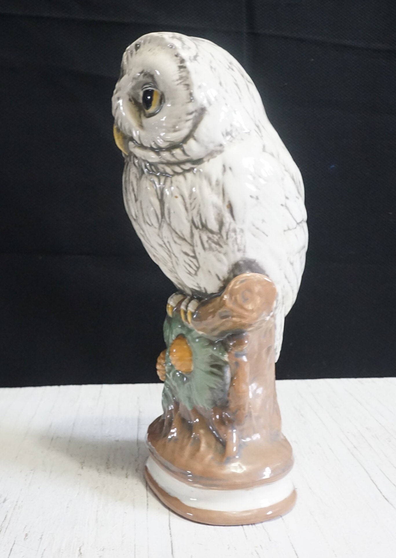 フクロウ彫刻 陶器 丸太の上の陶器製フクロウの彫刻：コレクターズホームデコレーション