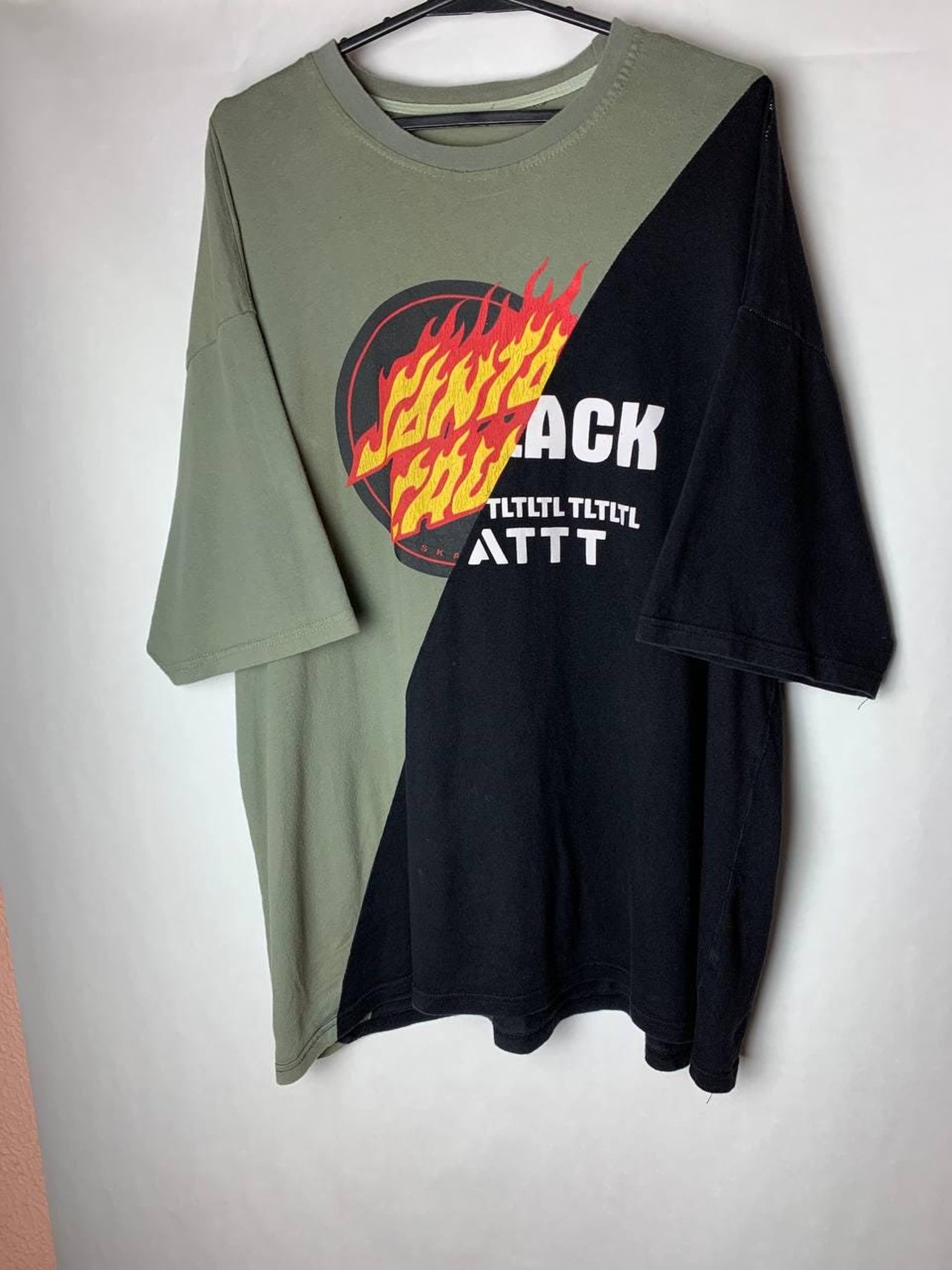 Y2K SANTA CRUZ SKATEBOARDS SKATING SURFING RED GRAPHIC TEE MEDIUM main image 1