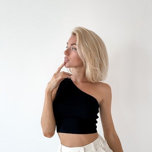 One shoulder asymmetric cut out cotton crop top image 3