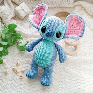 Handgemachtes gehäkeltes Alien Plüschtier: Blaues Amigurumi Spielzeug für Kinder