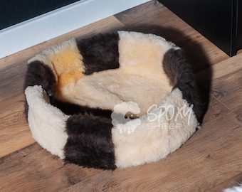 Cama de pele de carneiro para animais de estimação | Lã macia | Puff para cães e gatos | Duas cores