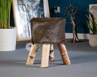 Taburete de madera con piel de vaca natural / / Puf / Marrón