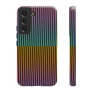 Puede incluir: Funda de teléfono con un patrón de rayas verticales en negro, azul, verde y naranja. La funda se muestra desde el frente y el lateral, mostrando el diseño envolvente. Tiene un módulo de cámara en la parte trasera.