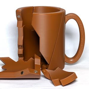 Taza reutilizable Breakaway: segura, ensamblada con imán, vaso fragmentado o juguete