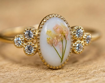 Dried Flower Keepsake Ring | Solid Gold Jewelry | Wedding Gift | Oval Setting |