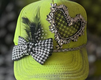 Preppy neon-truckerhoed