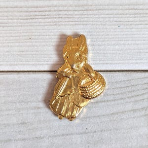 Vintage Beatrix Potter Mrs. Rabbit Gold Tone Pin Badge