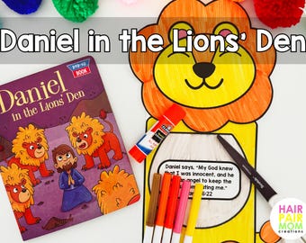 Puede incluir: Un proyecto de manualidades para niños con un libro desplegable sobre Daniel en la guarida de los leones. El libro está abierto en una página que muestra a Daniel orando con leones a su alrededor. El proyecto de manualidades incluye un recorte de león, pegamento, tijeras y marcadores.