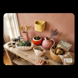 Lot de poterie d'art vintage du milieu du siècle - McCoy, Haeger, More - Jardinière en céramique de 7 pièces, Collection Pichet - Rose pastel, jaune, Art déco