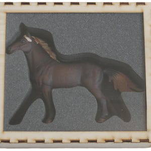 Transport and storage box for toy horses models. Schleich, Collecta and similar sizes.