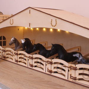 Toy horse stable that you can expand when your collection grows! For Schleich, Collecta and similar horse models. Starting set for 6 horses.