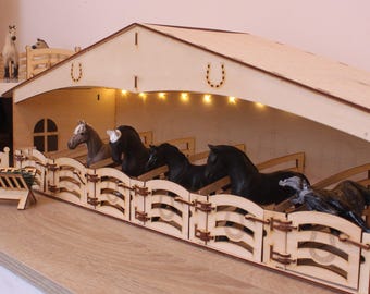 Toy horse stable that you can expand when your collection grows! For Schleich, Collecta and similar horse models. Starting set for 6 horses.