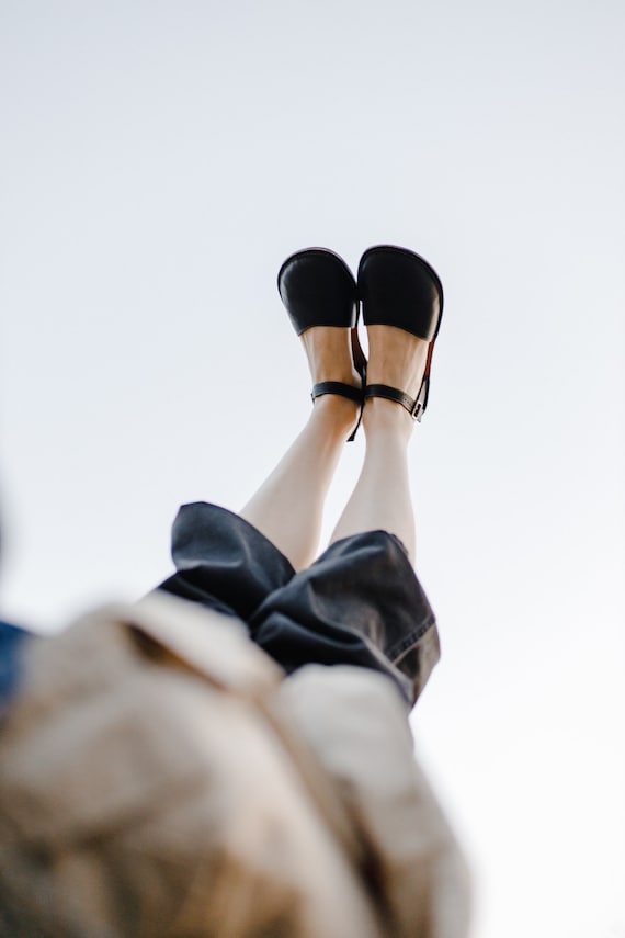 Women's Barefoot Sandals, Natural Leather Closed-toe Dress