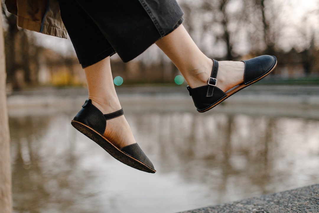 Women's Natural Leather Barefoot Sandals: Elegant Ankle Strap