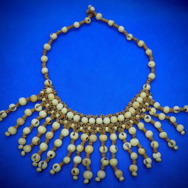 collier en ivoire végétal