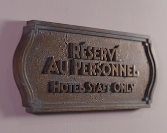 タワー・オブ・テラー - 「スタッフ専用 - ホテルスタッフのみ」壁パネルのレプリカ