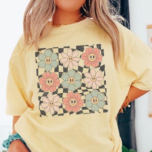 Retro Checkered Flower Shirt, Vintage Aesthetic Floral Tee, Cute Spring and Summer Comfort Colors T-Shirt, Trendy Boho Graphic Tee