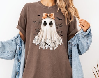 Lace Ghost T-Shirt for Women | Coquette Halloween Tee | Vintage Ghost Shirt | Spooky Season Comfort Colors | Fall Aesthetic Top