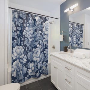 Blauer und weißer Blumenduschvorhang, französisch Toile inspiriertes Badezimmerdekor, eleganter wasserfester Badvorhang, geblümter Vintage-Stil