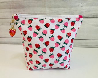 Borsa per il trucco alla fragola con monogramma