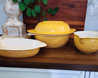 Pfaltzgraff Weir In Your Kitchen Fennell Yellow Covered Serving Dish | Serving Bowl | Small Batter Dish