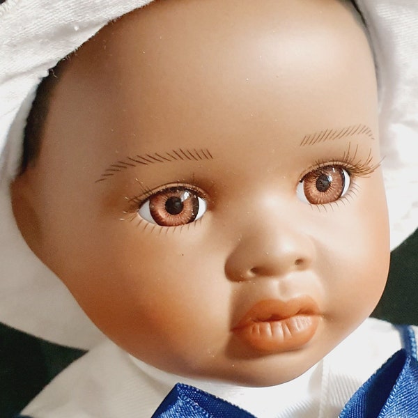 The Ashton Drake "Camera Shy Chloe" Porcelain Doll 11" (28cm), Vintage Limited Edition Collector’s Porcelain Doll (575)