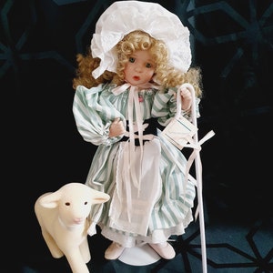 Porcelain Doll &quot;Little Bo Peep&quot; 15&quot; (39cm), by the Ashton-Drake Galleries, Limited Edition Collector’s Doll (582)