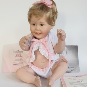 Porcelain Doll &quot;Cute As A Button&quot; 15&quot;(38cm) by Titus Tomescur, The Ashton-Drake Galleries, Vintage Limited Edition Doll (16)