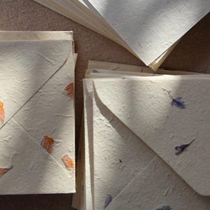 Enveloppes fleuries A6 | Souci | Bleuet | Papier Lokta durable | Papeterie écologique | Papier décoratif | Format A6 | Lot de 5