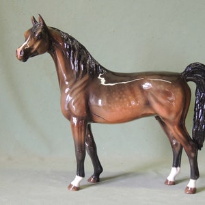 Arab Dark Bay - Keramikpferdefigur - 31 cm Lang x 29 cm Hoch - Cheval Keramik
