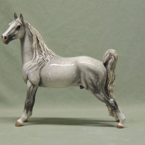 Light Grey Tennessee Walking Horse - 22cm Long x 21.5cm High - Cheval Ceramics - Ceramic Sculpture