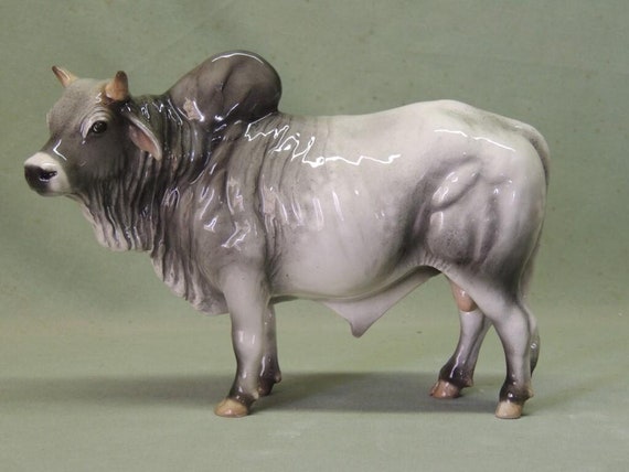 Grey Brahman - Ceramic Figurine - 23cm Long X 17cm High - Cheval