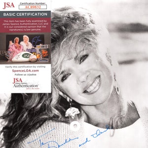 Connie Stevens attrice cantante foto autografa 8x10 firmata a mano con certificato di autenticità JSA