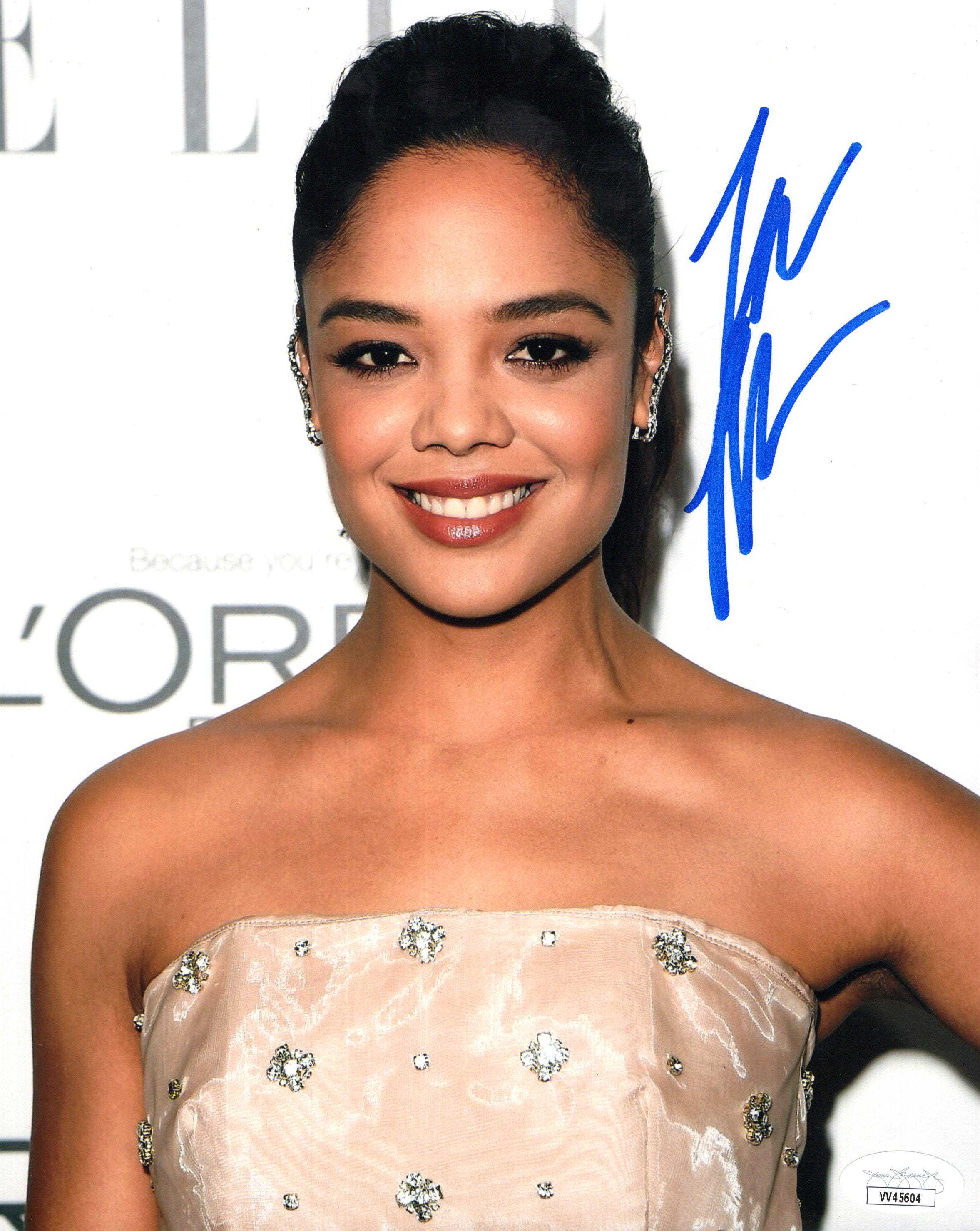 セール中…テッサトンプソン直筆サイン入り超大型写真…Tessa Thompson Tessa Thompson Actress Hand Signed Autograph 8x10 Photo