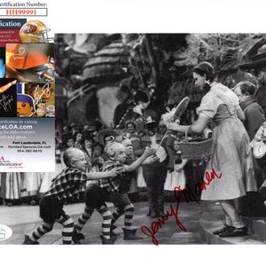 Jerry Maren Munchkin Wizard of Oz Actor Hand Signed Autograph 8x10 Photo with JSA COA