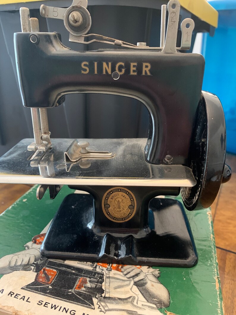Vintage 1950's Singer Sewhandy Model 20 Vintage Singer Child Sewing
