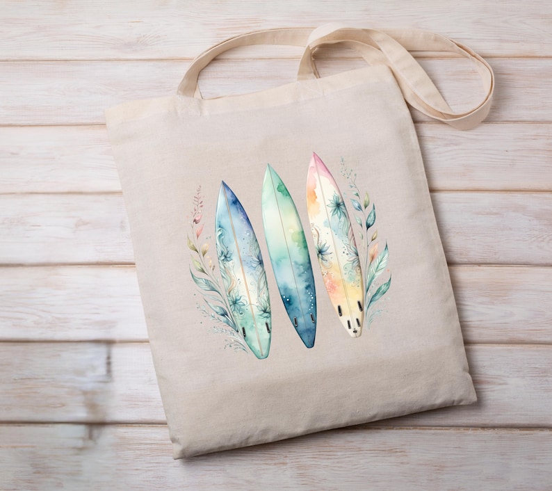 K&ouml;nnte beinhalten: Eine beige Tragetasche mit einem Aquarell-Design aus drei Surfboards mit floralen Akzenten. Die Surfboards sind in Blaut&ouml;nen, Gr&uuml;n- und Gelbt&ouml;nen bemalt.
