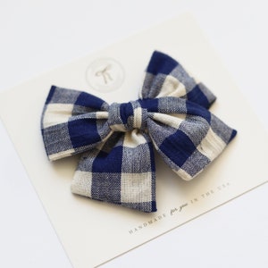 Baby headband bow, bows on clips for baby girls, linen hair bows for babies and toddlers, newborn bow, neutral baby bows, minimal pinwheel