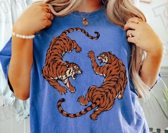 Comfort Colors Tiger Shirt, Retro Animal Graphic Tee, Wildlife T-Shirt, Big Cat Shirt, Tiger Lover Gift, Nature Shirt, Women Tee
