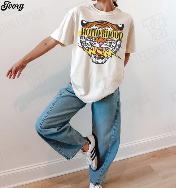Comfort Colors Fierce Mama Tiger Shirt, Grunge Aesthetic Motherhood Tee, Band Style Mom Top, Badass Mother Gift, Streetwear Mama Apparel