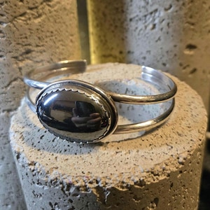 Vintage Zuni Hematite Sterling Silver Southwest Cuff Bracelet – Signed Mable Watson