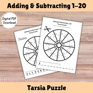 Könnte beinhalten: Ein druckbares Schwarzweiß-Tarsia-Puzzle zum Addieren und Subtrahieren von Zahlen von 1 bis 20. Das Puzzle ist ein Kreis, der in 12 Abschnitte unterteilt ist, wobei jeder Abschnitt ein mathematisches Problem enthält. Die Lösung für jedes Problem befindet sich auf einem anderen Abschnitt des Kreises. Das Ziel ist es, die Abschnitte auszuschneiden und so anzuordnen, dass die Lösungen zu den Problemen passen.
