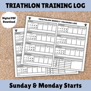 Puede incluir: Un registro de entrenamiento de triatlón imprimible en blanco y negro con un horario semanal de domingo a sábado. El registro incluye espacio para la fecha, la actividad, el entrenamiento, la distancia, el tiempo, el ritmo y las notas. El registro está diseñado para atletas que comienzan su semana de entrenamiento el domingo o el lunes.