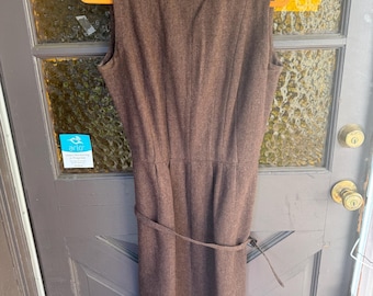 1960s Elegant Brown wool Sleeveless Dress